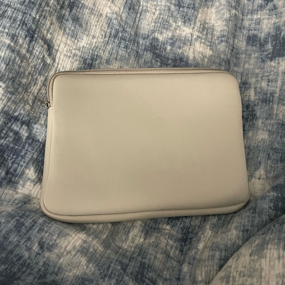 silver ipad travel case - Picture 3 of 3